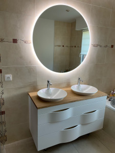 Photo de galerie - Installation d’un meuble vasque suspendu + miroir