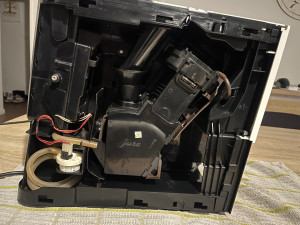 Photo de galerie - Nettoyage et remise en état d'une machine à café à grain qui ne fonctionnait plus.