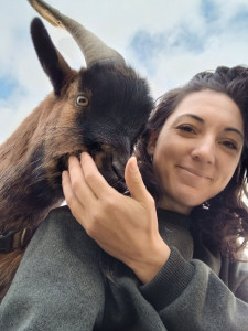 Photo de galerie - Je peux m'occuper de prendre soin de vos animaux les nourrir, les pouponner... à votre domicile si vous ne pouvez pas le faire pour cause par exemple  de maladie, absence.... Titulaire de l'Acaced et du diplôme de soigneur animalier. 