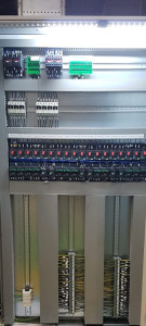 Photo de galerie - Implantation et raccordement d'une armoire électrique 
