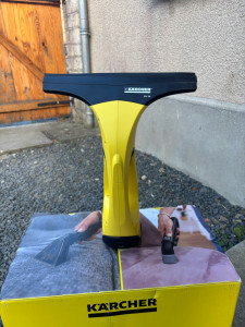 Photo de galerie - Je dispose d’un nettoyeur de vitres que je peux amener sur les prestations