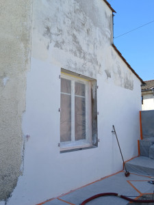 Photo de galerie - Reprise partielle d'enduits façade avant peinture 