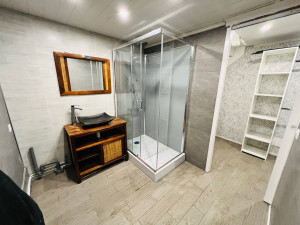 Photo de galerie - Rénovation complète d’une salle de bain sol au plafond 