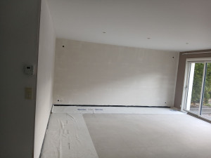 Photo de galerie - Remise en état de murs (impression glycero,ratissage en deux couche et ponçage).