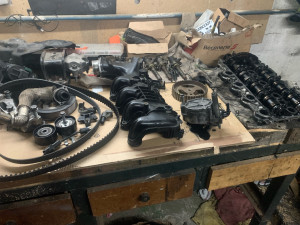 Photo de galerie - Remplacement de la chaine entre les arbre a came est étanche liter du carter palier d’arbre a came 