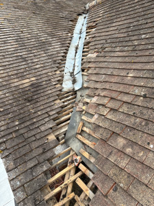 Photo de galerie - Réfection de noue toiture avant