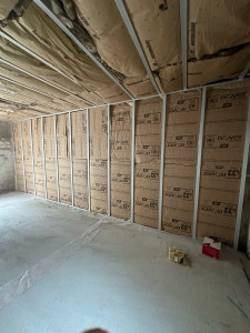Photo de galerie - Ossature plafond et mur ainsi que pose de laine de verre