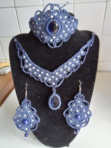 Photo de galerie - Une de mes passions
Bijoux en micro macramé 