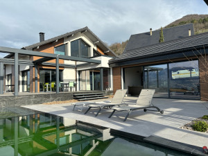 Photo de galerie - Baie vitre 6 mètres + pergola 