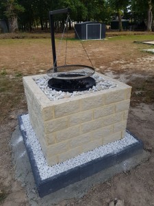 Photo de galerie - Barbecue beton avec parement. entièrement fait maison.