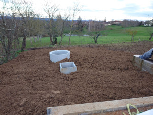 Photo de galerie - Remise en place des terres après pose de la cuve