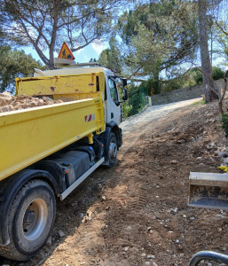 Photo de galerie - évacuation  deblai  . 