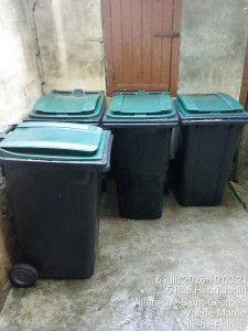 Photo de galerie - Lavage de poubelles 