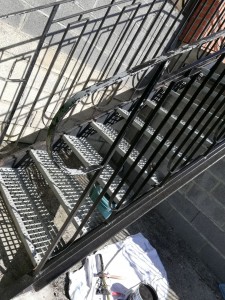 Photo de galerie - Entretien d'un escalier en métal remise en état 