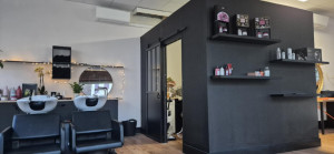 Photo de galerie - Porte sur rail  papier peint cloisons sèche enduit bande 