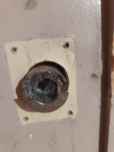 Photo de galerie - Ouverture fine d’une porte équipée d’une serrure Picard RC, réalisée proprement, sans dégradation de la porte ni de la poignée.