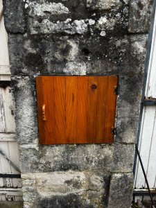 Photo de galerie - Fabrication d’une porte boîte aux lettres 