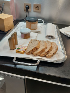 Photo de galerie - Expérience dans les mise en place en restauration et ceremonie. 