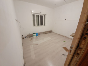 Photo de galerie - Réalisation d'une pièce entière de A à  Z, placo, isolation, elec, bandes,  peinture, parquet. 