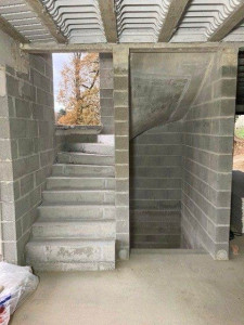 Photo de galerie - Pose escalier en ferraille et béton 