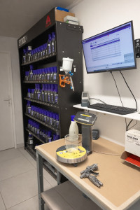 Photo de galerie - Laboratoire peinture