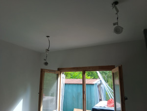 Photo de galerie - Installation spots encastrés.