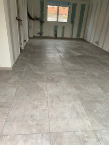 Photo de galerie - Réalisation de carrelage intérieur-pose soigné finitions de qualité par BM Carrelage. 