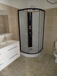 Photo de galerie - Cabine de douche plus meuble vasque 