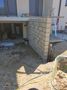 Photo de galerie - Réalisation d un mur de descente de garage. 