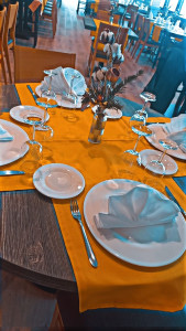 Photo de galerie - Dressage de table précédant le service de salle 