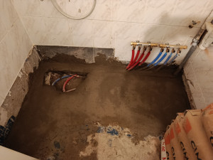 Photo de galerie - Mise de Maurice reprise des alimentations per cuivre, plus chappe beton