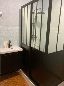 Photo de galerie - Cabinet de douche, plus meuble à lavabo