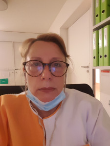 Photo de galerie - Soin de base hygiène à la personne 
Habillage repas médicaments 