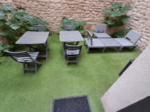 Photo de galerie - Nettoyage et entretien d'un espace extérieur ou d'une terrasse. 

