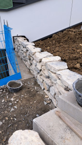 Photo de galerie - Petit muret en pierre sèche 