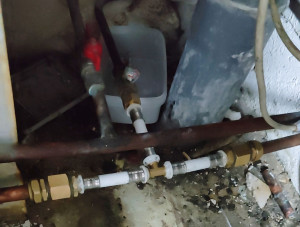 Photo de galerie - Modification du circuit sanitaire pour ajouter prise d'eau. 
