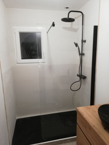 Photo de galerie - APRES .Creation salle de bain pose bac à douche,paroi de douche colonne de douche ,vasque meuble vasque