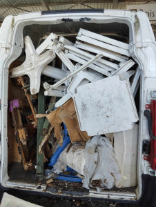 Photo de galerie - Débarrassage et enlèvement d'encombrant d'une cave en sous sol.