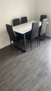 Photo de galerie - Table à manger et chaises