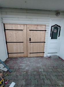 Photo de galerie - Pose de porte de garage et bardage avec isolation 