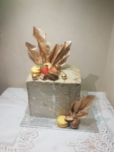 Photo de galerie - Cake art accompagné de ses macarons (anniversaire) Saveur à la goyave