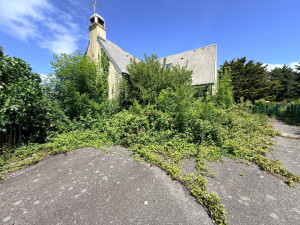 Photo de galerie - Entretient avant d’un ancien centre Air France abandonné depuis 12ans