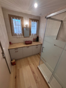 Photo de galerie - Renovation complète salle de bain, douche italienne, lavabo sur mesure, carrelage 