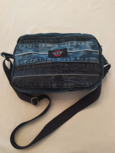 Photo de galerie - Petit sac confectionner à partir de ceinture de Jean 