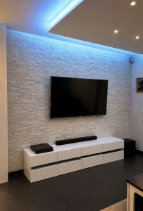 Photo de galerie - Decot mur pierre de parement et décaisser plafond avec led 