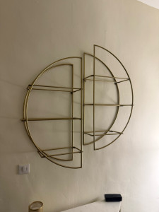 Photo de galerie - Pose étagère demi lune 