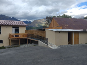 Photo de galerie - Réalisation rampe d'accès personne a mobilité réduite finition loze .
réalisation garage a vélo .
terrassement maçonnerie 