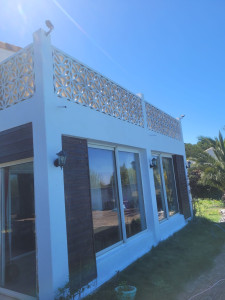 Photo de galerie - Peinture de type D2 sur une façade de terrasse.