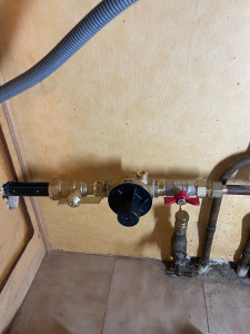 Photo de galerie - Création d’un nouveau réseau d’alimentation générale du compteur jusqu’à la maison, car fuite importante sur l’ancien réseau enterré. 