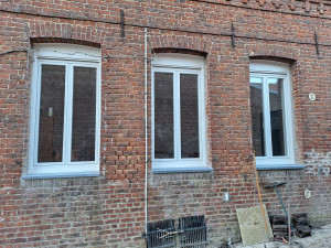 Photo de galerie - Changement fenêtre et appui-tête de fenêtre en pierre bleu 